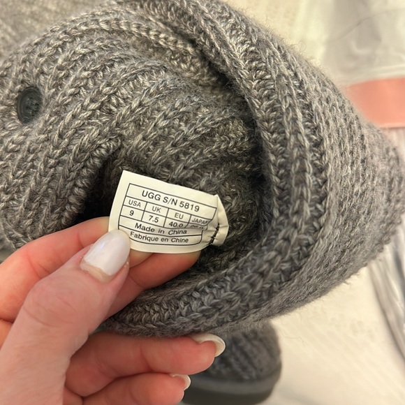 UGGS Australia | women’s 9 classic cardy boots - Picture 5 of 8